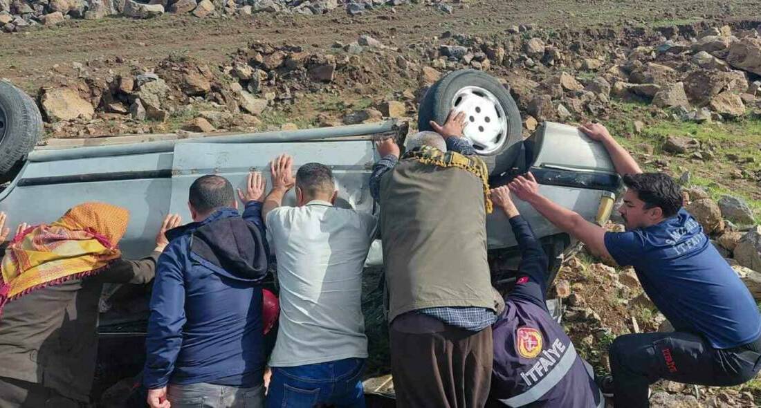 Şanlıurfa-Diyarbakır karayolunda meydana gelen trafik kazasında bir kişi yaralanarak hastaneye