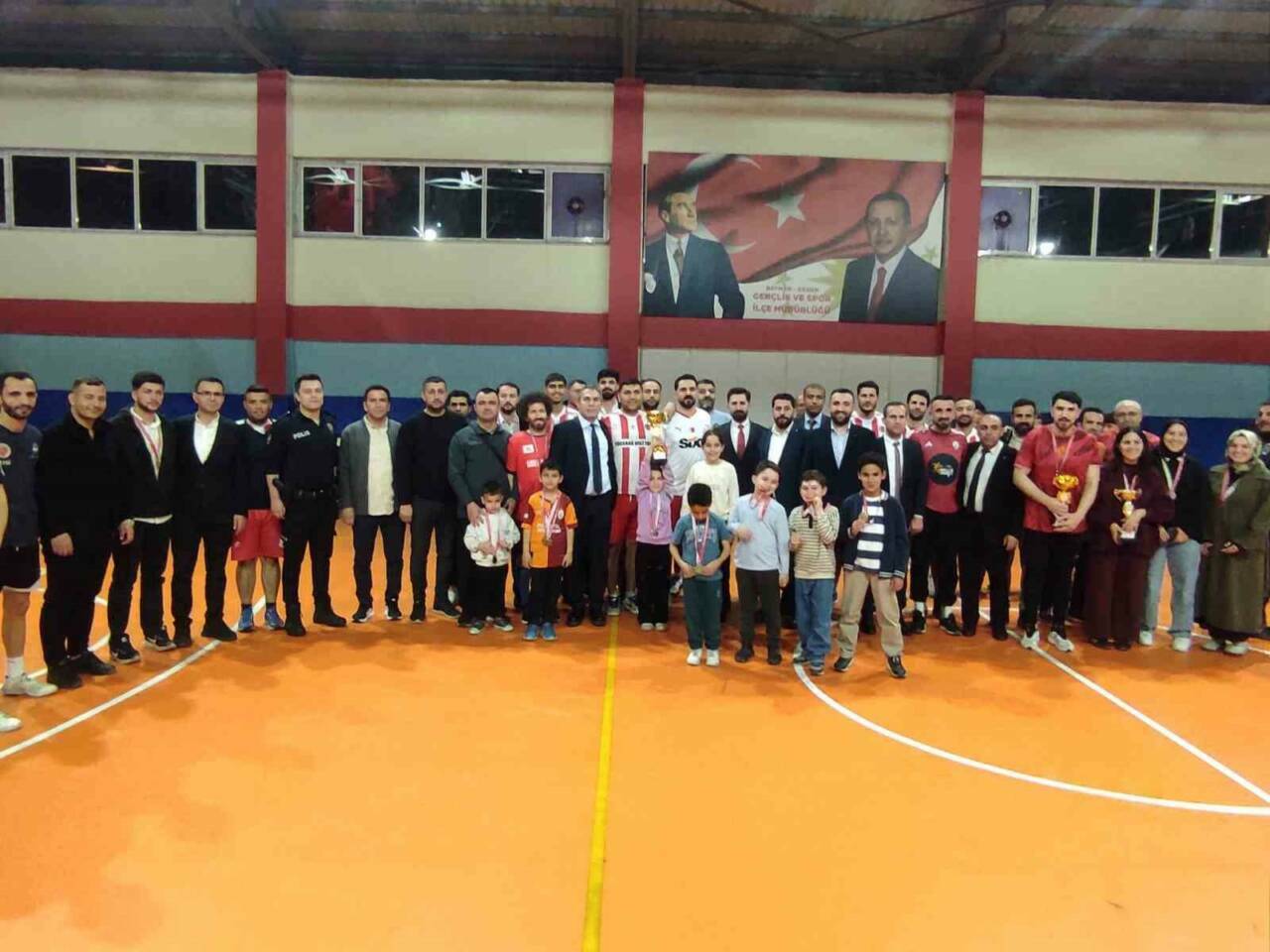 Batman'ın Sason ilçesinde düzenlenen voleybol halk turnuvasında Kültür ve Turizm