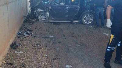 Diyarbakır’ın Çınar ilçesinde seyir halindeki otomobilin alt geçitte duvara çarpması