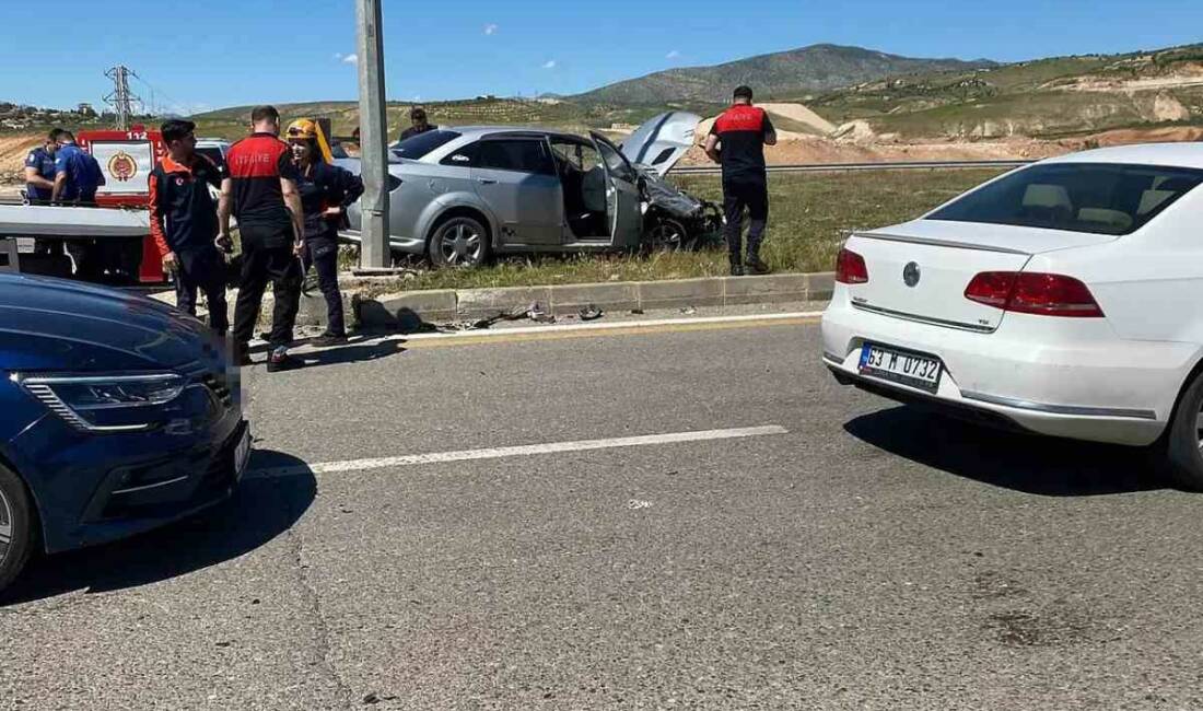 Siirt’te iki otomobil çarpıştı: 6 yaralı Siirt’te iki otomobilin çarpışması sonucu meydana gelen trafik kazasında 6