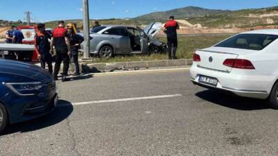 Siirt’te iki otomobilin çarpışması sonucu meydana gelen trafik kazasında 6