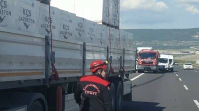 Tarsus-Adana-Gaziantep (TAG) Otoyolu’nda bozulan tıra yardım etmek isteyen kişilere başka