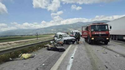 Tarsus-Adana-Gaziantep (TAG) Otoyolu Nurdağı kesiminde bir tırın önünde seyir halinde