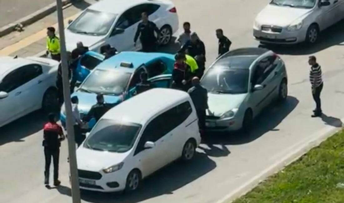 Gaziantep'te bir şahıs ve kız arkadaşı, taksici rehin alarak polisle