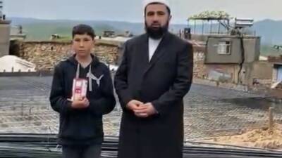 Diyarbakır’ın Çermik ilçesi Petekkaya Mahallesi’nde gittiği camide imamın vaazından etkilenen