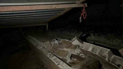 Şanlıurfa’nın Viranşehir kırsalında fırtına sonrası oluşan hortum bir ev ve