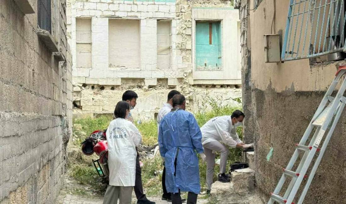 Şanlıurfa’nın Birecik ilçesinde yalnız yaşayan bir kadın komşuları tarafından ölü