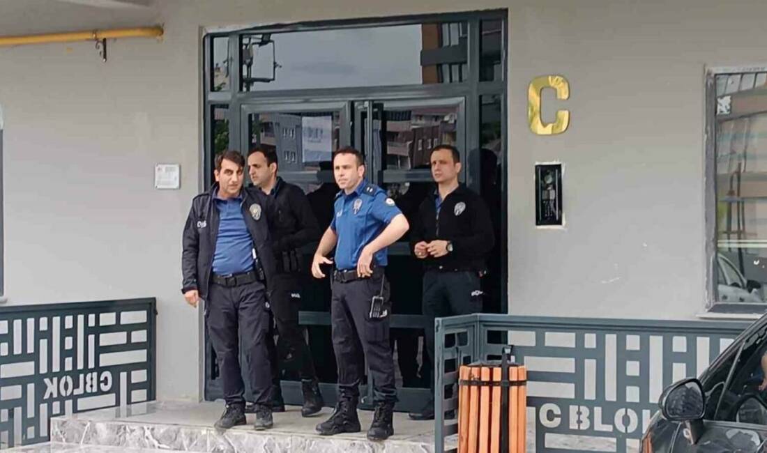 Batman’da elektrik kesintisi nedeniyle asansörde mahsur kalan baba ile çocuğu