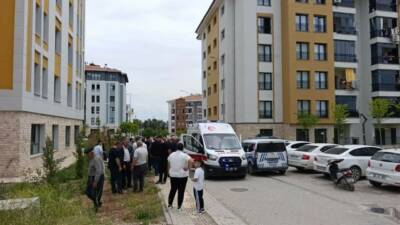 Adıyaman’da 3’üncü kattaki evinin penceresinden düşerek ağır yaralanan kişi hayatını
