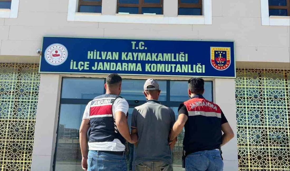 16 yıl hapis cezası bulunan şahıs yakalandı Şanlıurfa İl Jandarma Komutanlığı ekipleri, 16 yıl kesinleşmiş hapis cezası