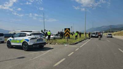 Gaziantep’in İslahiye ilçesinde 2 otomobilin çarpışması sonucu 1 kişi yaralandı.