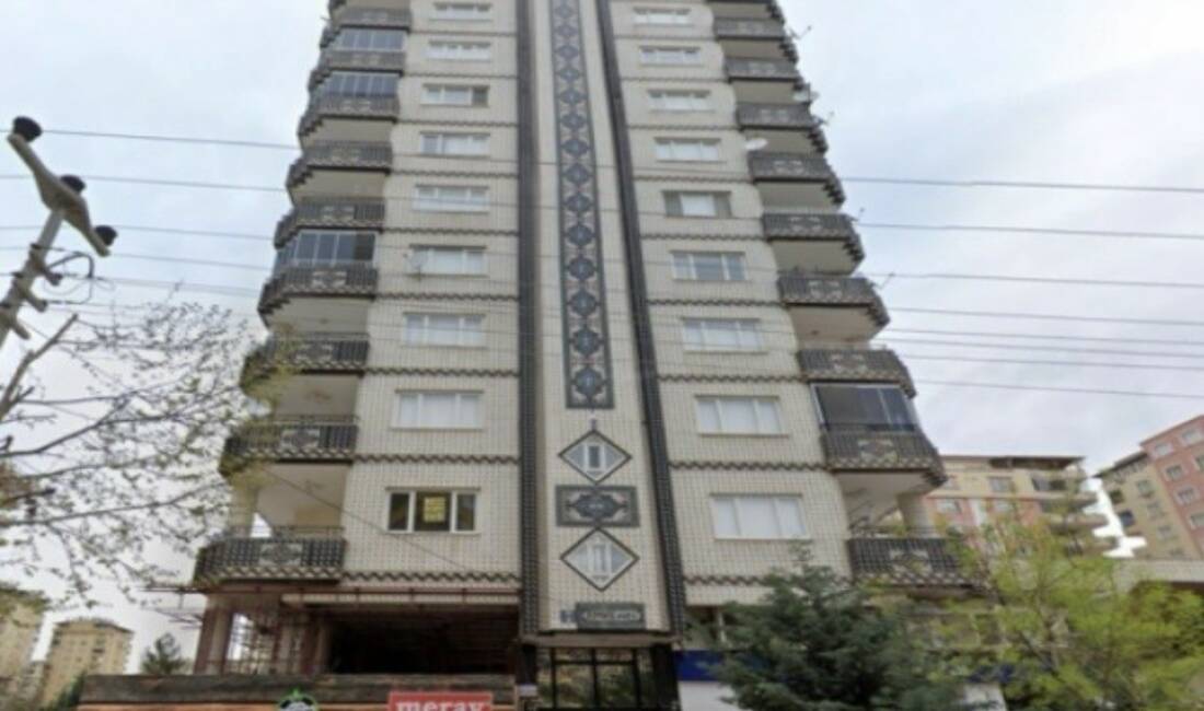 Gaziantep’te 6 Şubat depremlerinde yıkılarak 49 kişiye mezar olan Emre