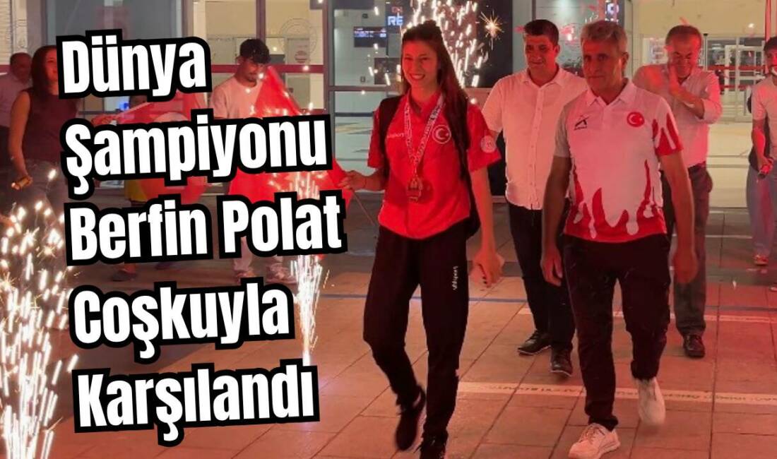Dünya Şampiyonu Berfin Polat Coşkuyla Karşılandı Malezya’da düzenlenen 2026 Dünya Okul Sporları Muaythai Şampiyonası’nda dünya şampiyonu
