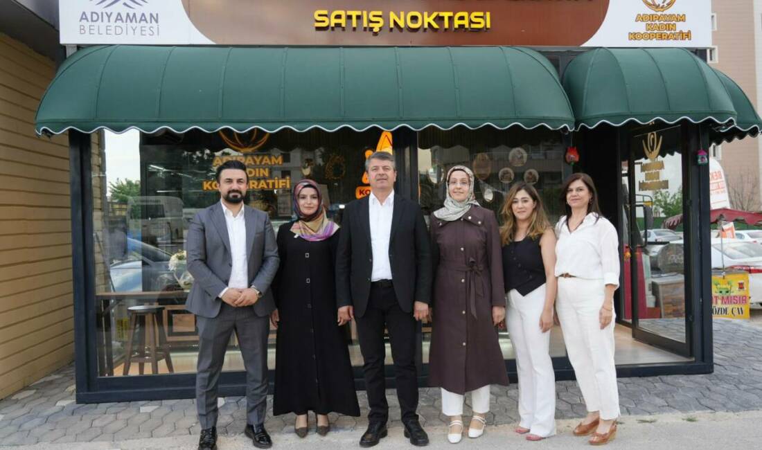 Adıyaman Belediye Başkanı Abdurrahman Tutdere, Altınşehir Mahallesi Gökkuşağı Caddesi’nde hizmet