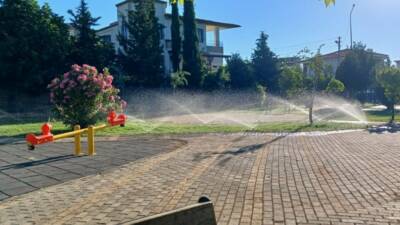 Adıyaman Belediyesi Park ve Bahçeler Müdürlüğü ekipleri, hava sıcaklıklarının artmasıyla