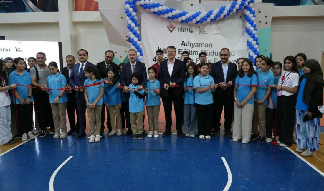Adıyaman Belediye Başkanı Abdurrahman Tutdere, kamu kurum müdürlerinin ve öğrencilerin