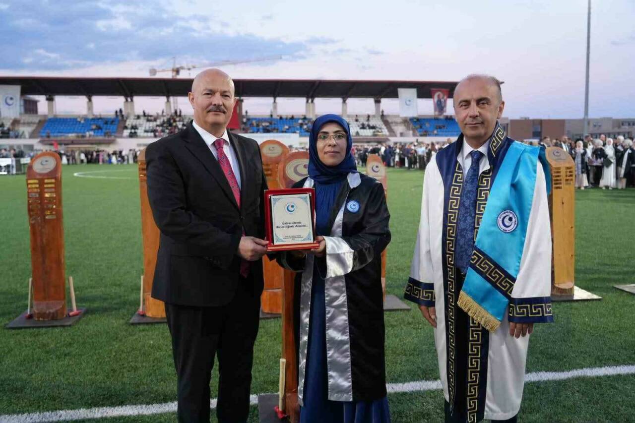 Adıyaman Üniversitesi’nde 2025-2026 akademik yılı mezuniyet töreninde 3 bin 517