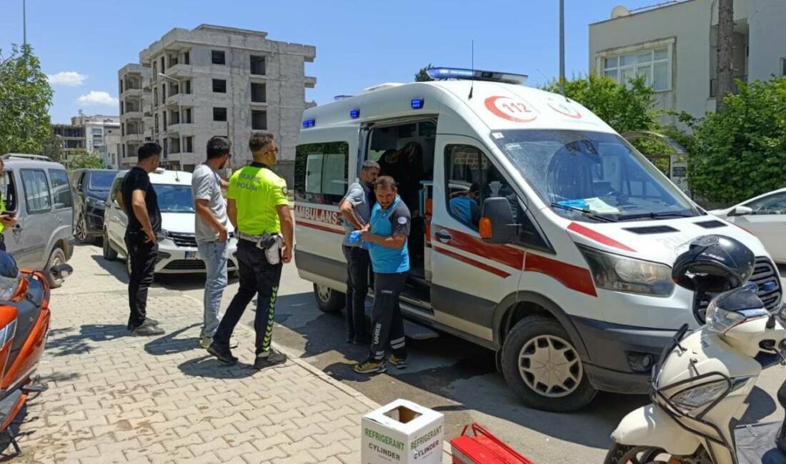 Adıyaman’da kontrolden çıkarak devrilen motosiklette bulunan 2 kişi yaralandı.