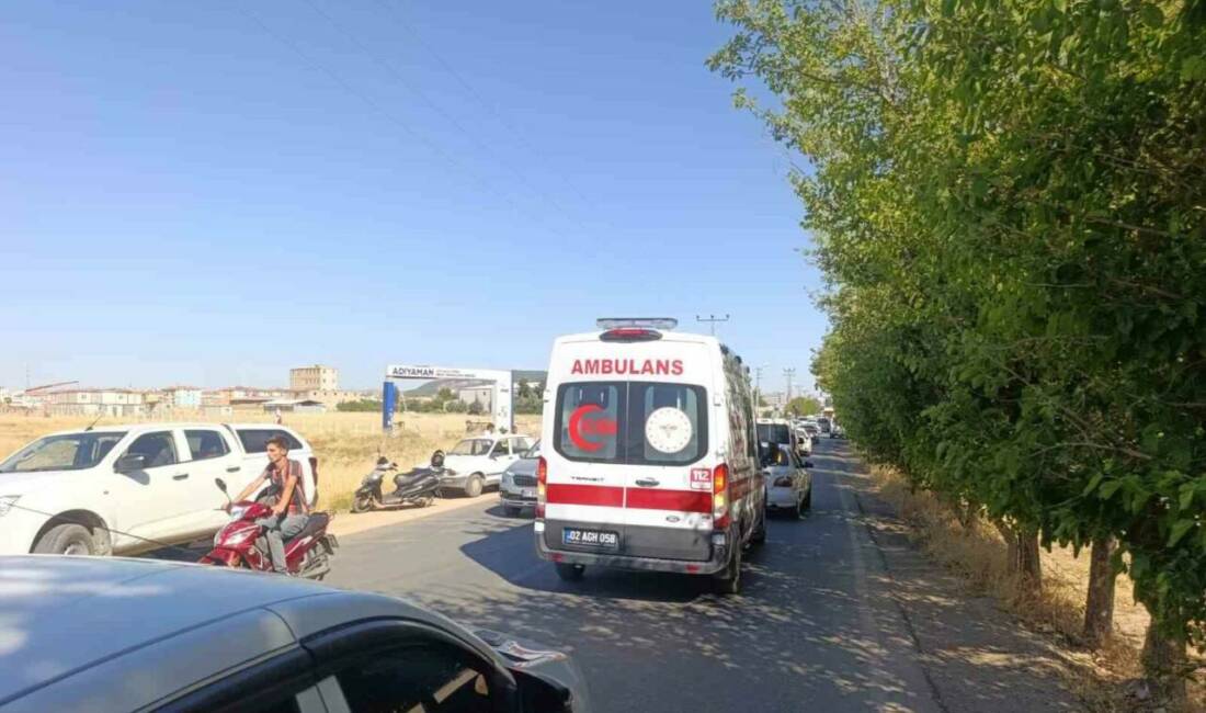 Adıyaman’da otomobil ile bir aracın çarpışması sonucu meydana gelen trafik