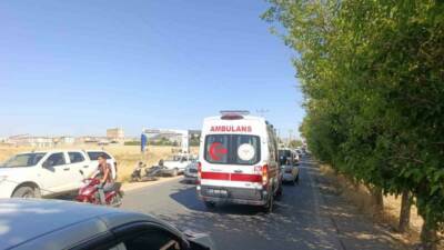 Adıyaman’da otomobil ile bir aracın çarpışması sonucu meydana gelen trafik