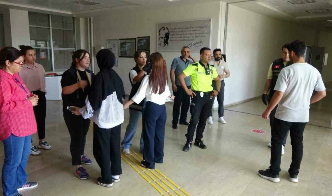 Adıyaman’da Yükseköğretim Kurumları Sınavı’nın (YKS) ilk oturumu başladı.