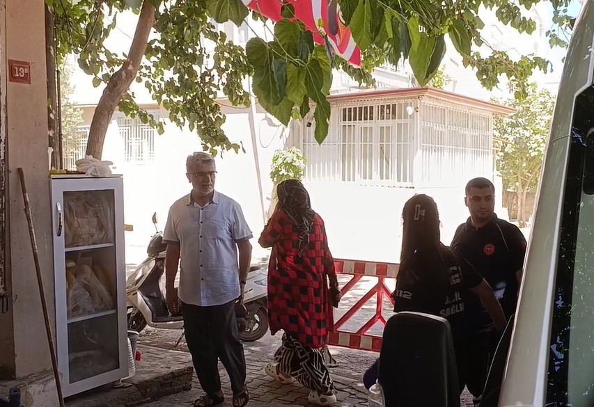 Adıyaman’da altyapı çalışması sırasında kopan elektrik telleri bir evde yangına