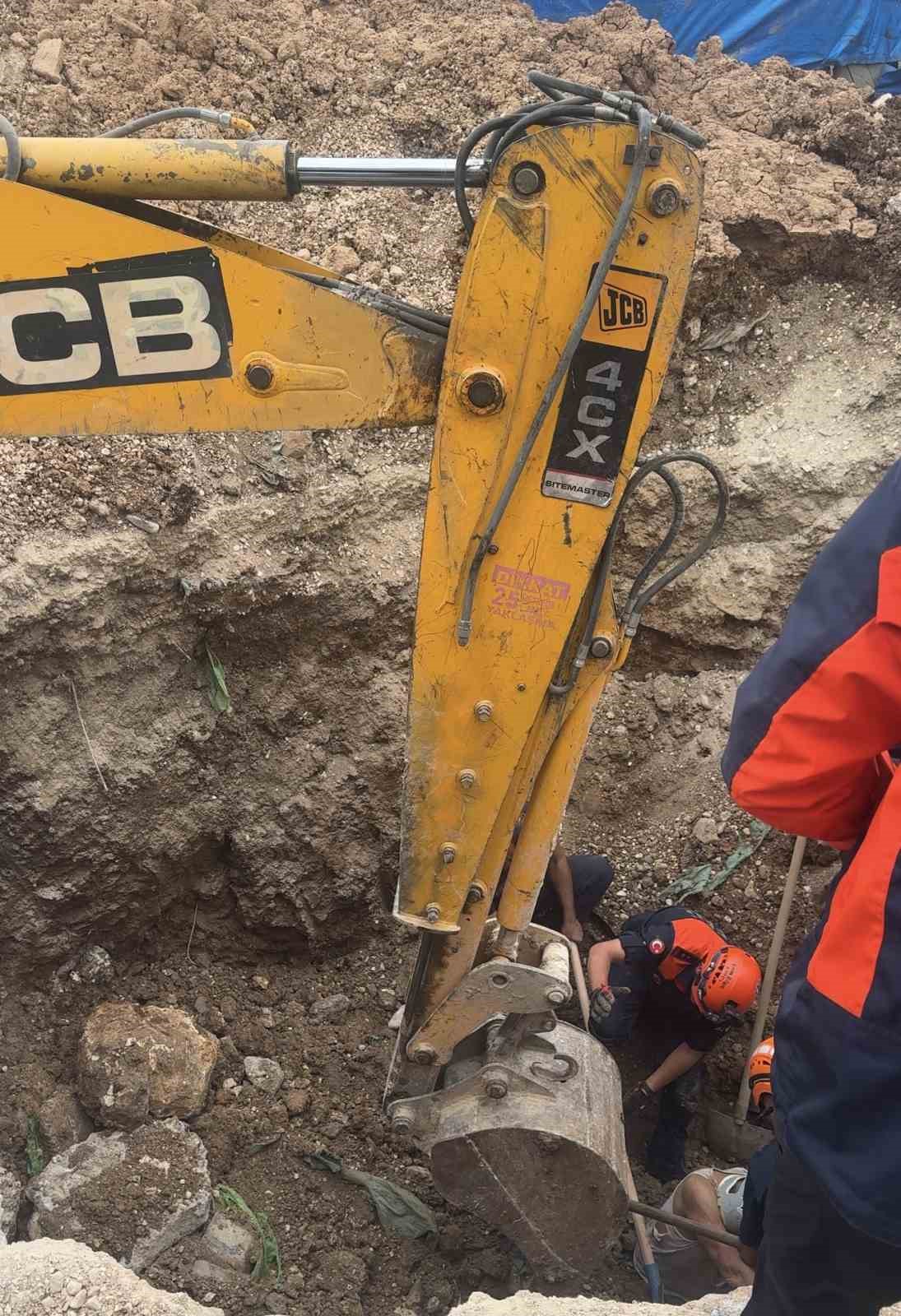 Adıyaman’da baba ve oğlu kuyu çalışmaları esnasında toprak altında kalarak