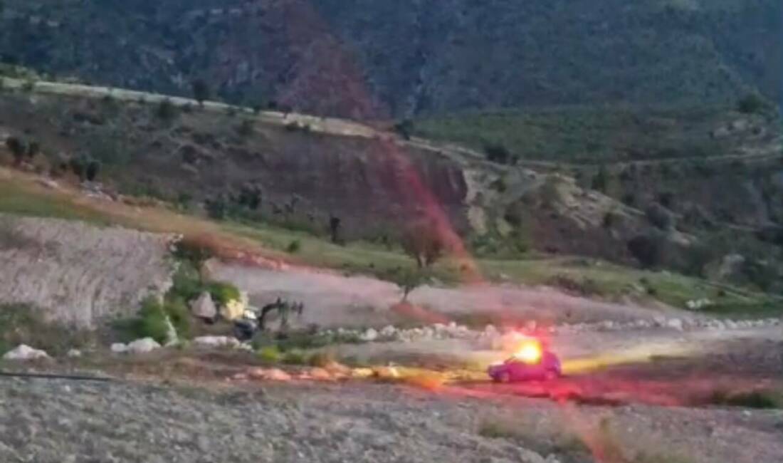 Siirt’in Pervari ilçesinde, babasının kullandığı iş makinesinin altında kalan 3