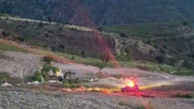 Siirt’in Pervari ilçesinde, babasının kullandığı iş makinesinin altında kalan 3