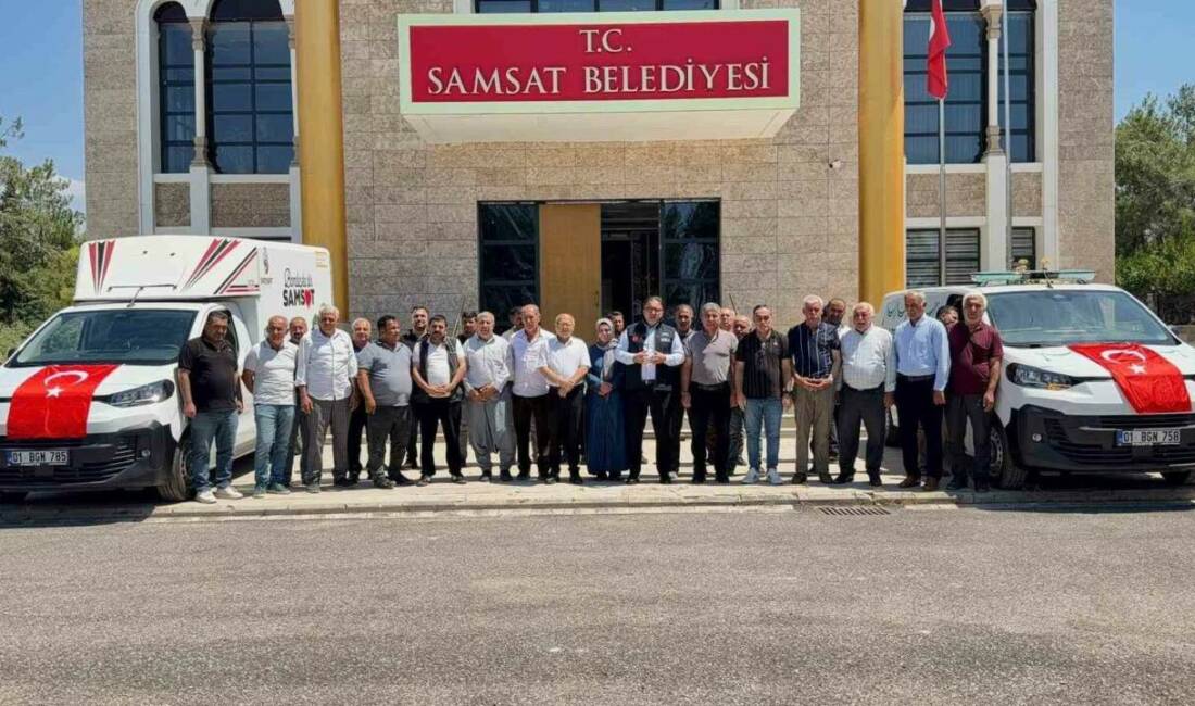 Başkan Fırat, iki aracı şahsi bütçesi ile alarak belediyeye hibe etti Adıyaman’ın Samsat Belediye Başkanı Halil Fırat, kendi şahsi bütçesinden iki