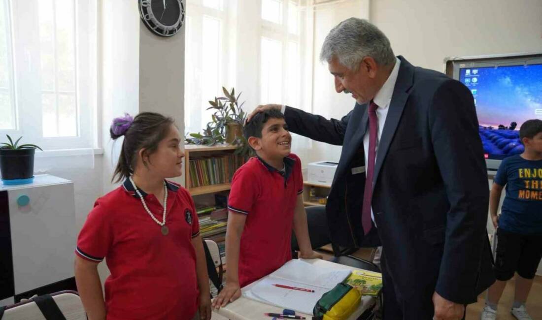Başkan Hallaç’tan özel öğrencilere anlamlı ziyaret Adıyaman’ın Kahta ilçe Belediye Başkanı Mehmet Can Hallaç, İlçe Milli