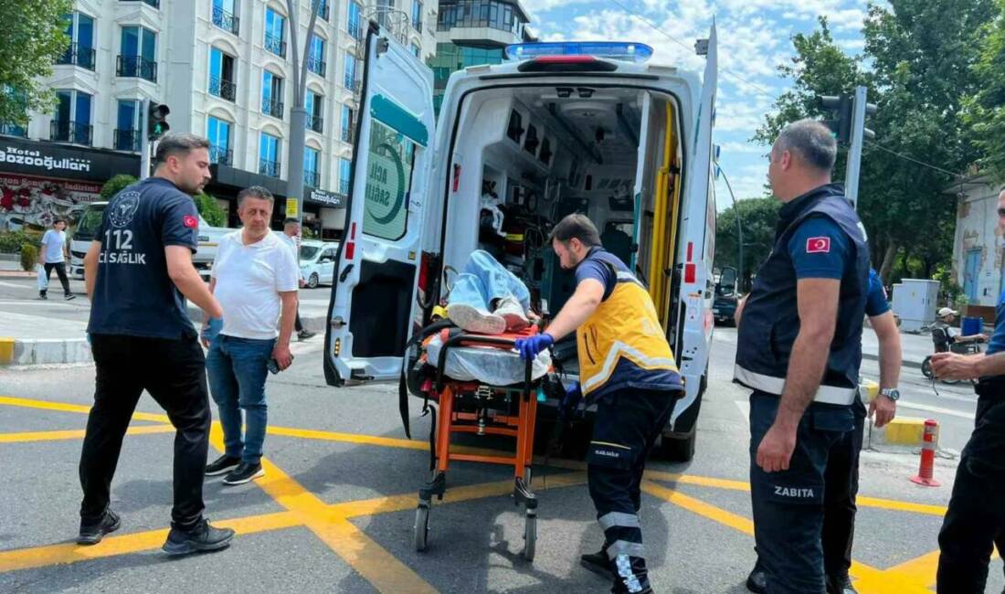 Batman’da motosiklet kazasında sürücü ve yaya yaralandı.