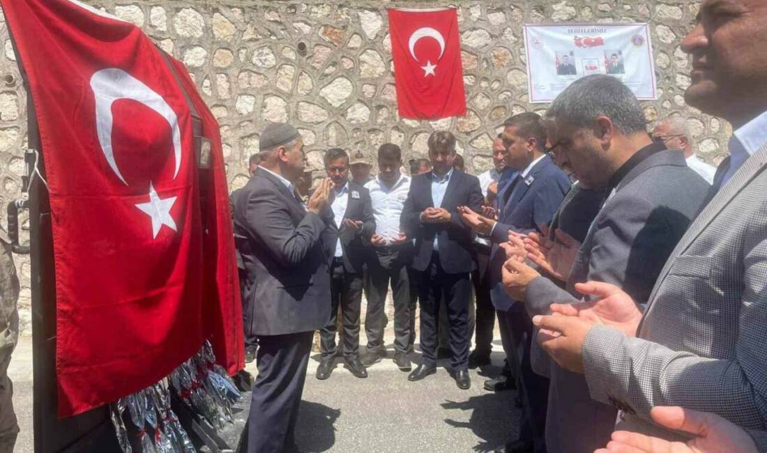 Batman’da şehit öğretmen Aybüke Yalçın ve 2 asker törenle anıldı Batman’ın Kozluk ilçesinde, terör örgütü PKK’nın 9 Haziran 2017’de düzenlediği