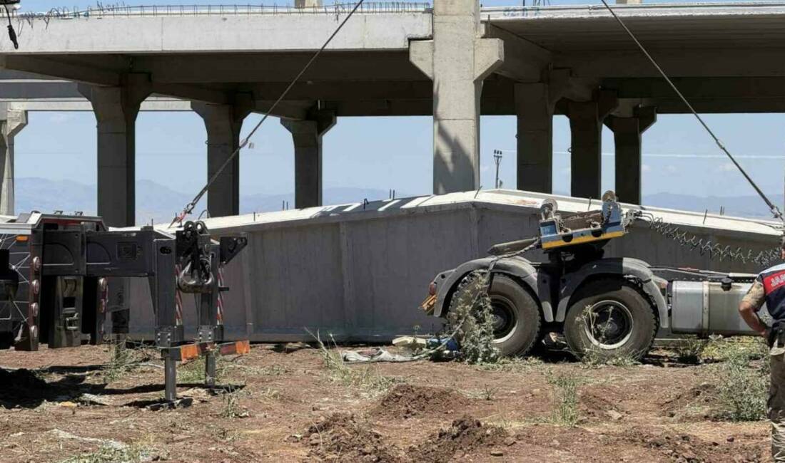 Diyarbakır’ın merkez Kayapınar ilçesinde üzerine beton blok düşmesi sonucu ağır