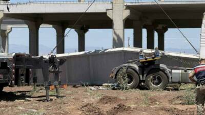 Diyarbakır’ın merkez Kayapınar ilçesinde üzerine beton blok düşmesi sonucu ağır