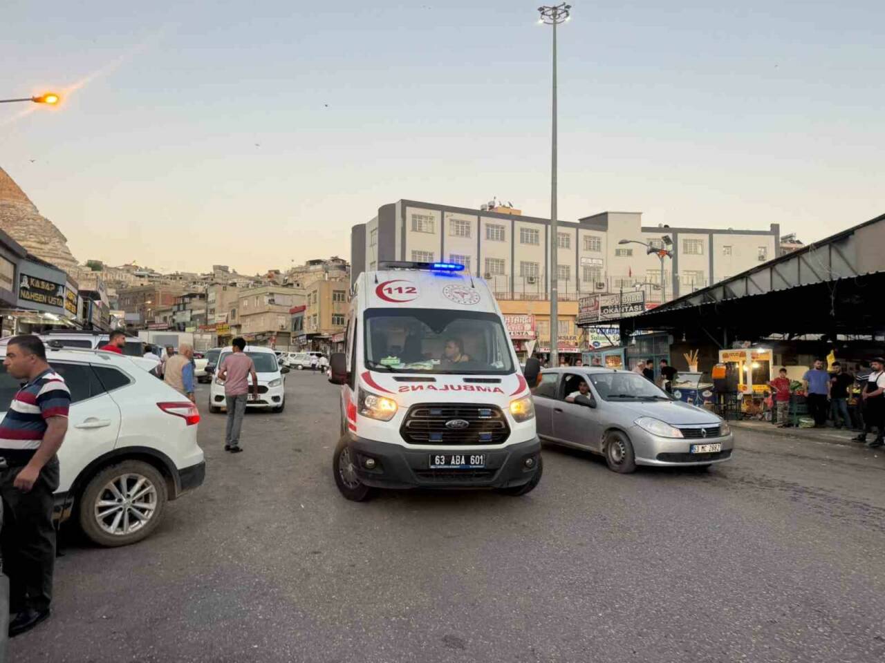 Şanlıurfa’nın Birecik ilçesinde iki grup arasında çıkan bıçaklı kavgada 1