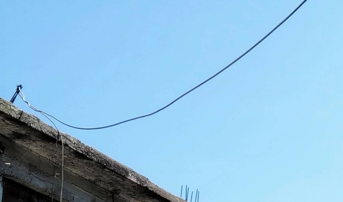 Bu kadarına da pes: Kaçak elektrikle araç şarj istasyonu Dicle Elektrik, Şanlıurfa’da gerçekleştirdiği rutin denetimlerde elektrikli bir otomobilin, şebekeden