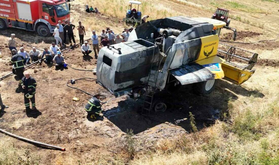 Adıyaman’ın Kahta ilçesinde buğday hasadı sırasında çıkan yangında biçerdöver kullanılamaz