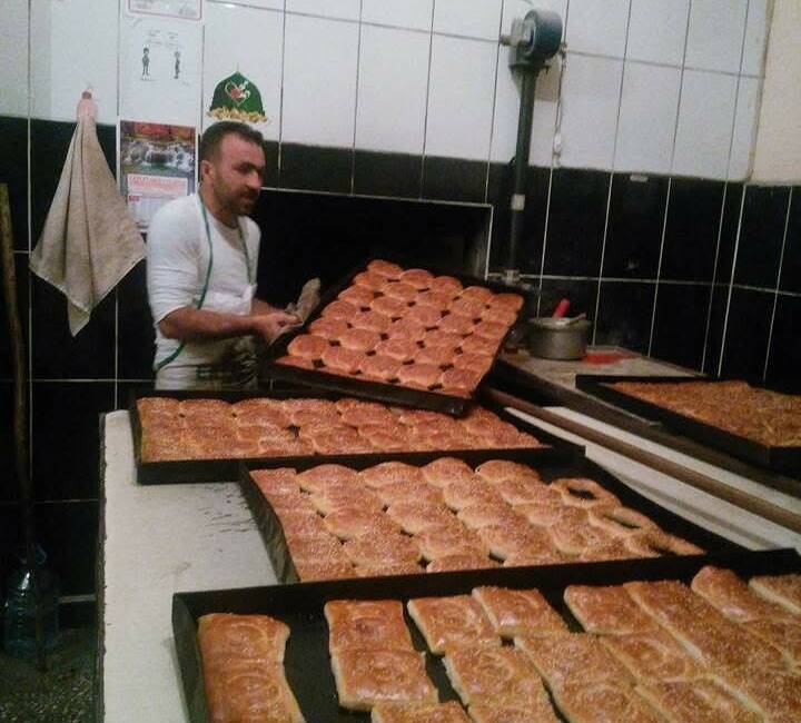Diyarbakır’ın Çermik ilçesinde kaplıca sezonuyla birlikte turist akını da başladı.