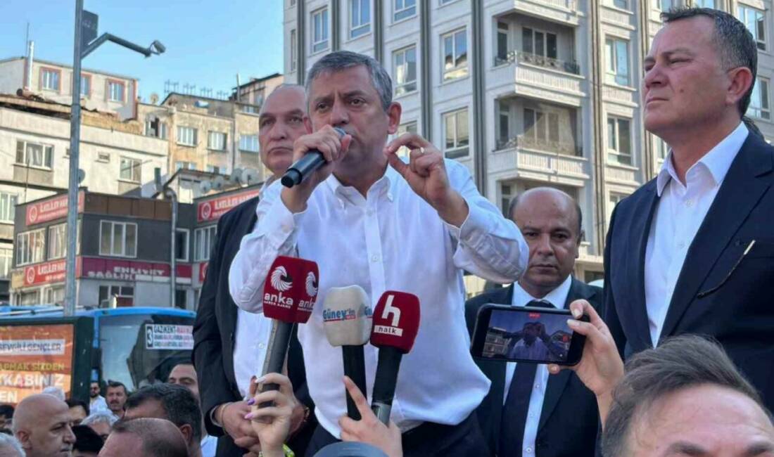 Cumhuriyet Halk Partisi (CHP) Grup Başkanı Özgür Özel, Gaziantep’te esnaf