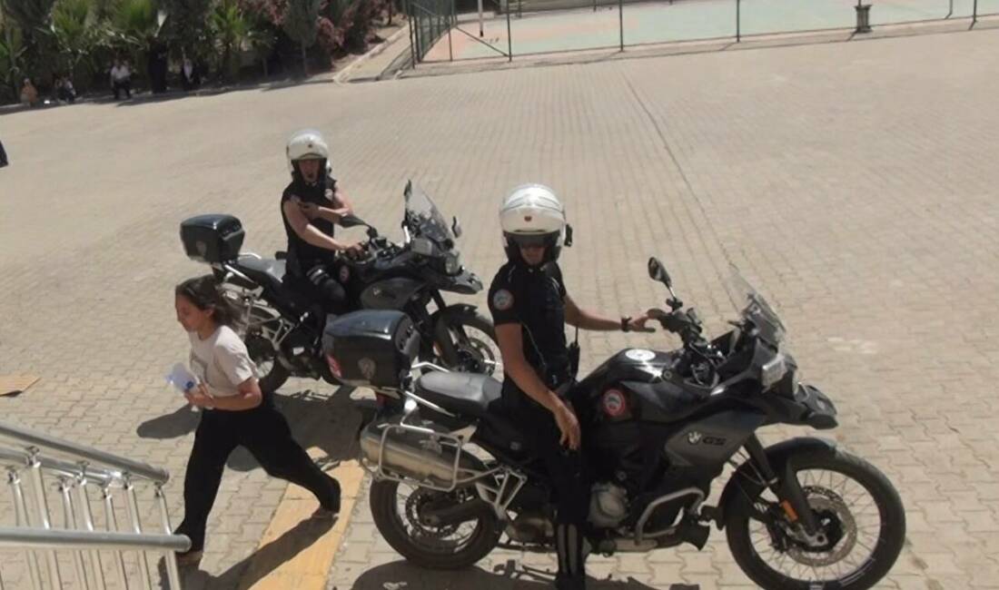 Şırnak’ın Cizre ilçesinde Yükseköğretim Kurumları Sınavının (YKS) birinci oturumu olan