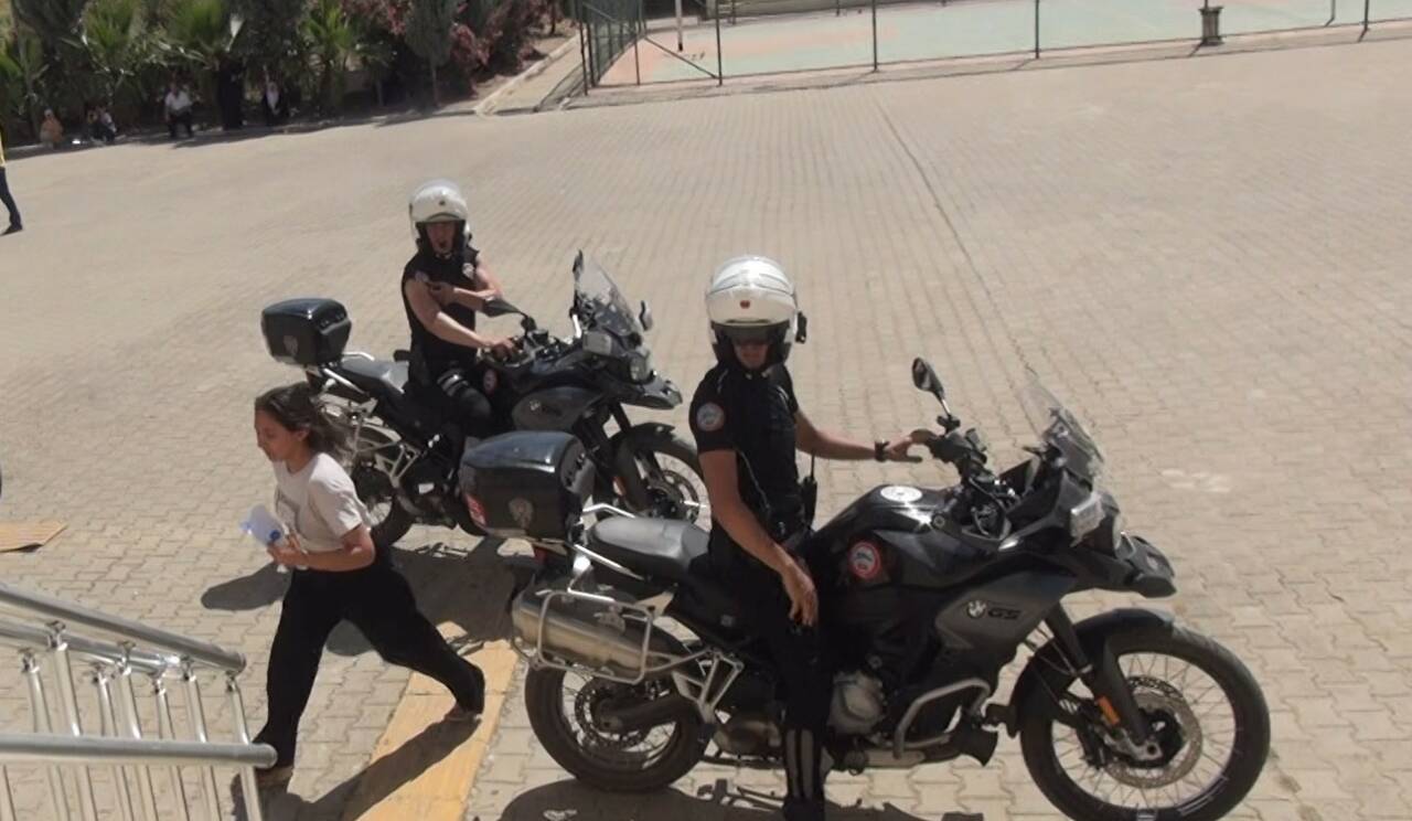 Şırnak’ın Cizre ilçesinde Yükseköğretim Kurumları Sınavının (YKS) birinci oturumu olan