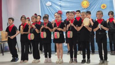 Adıyaman Cumhuriyet İlkokulu öğrencileri tarafından hazırlanan piyano, keman, tiyatro, koro