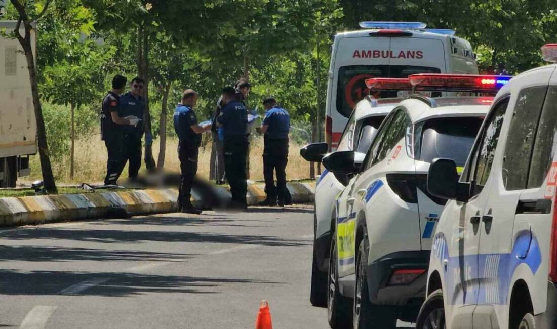 Devrilen motosikletin sürücüsü hayatını kaybetti Şanlıurfa’da kontrolden çıkarak devrilen motosikletin sürücüsü hayatını kaybetti.
