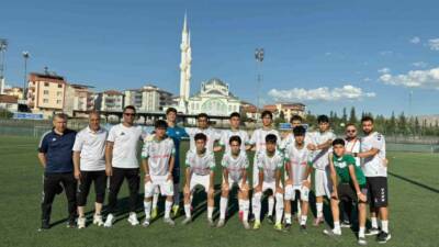 Malatya’da düzenlenen U15 Türkiye Şampiyonası ikinci tur müsabakalarında rakiplerini geride