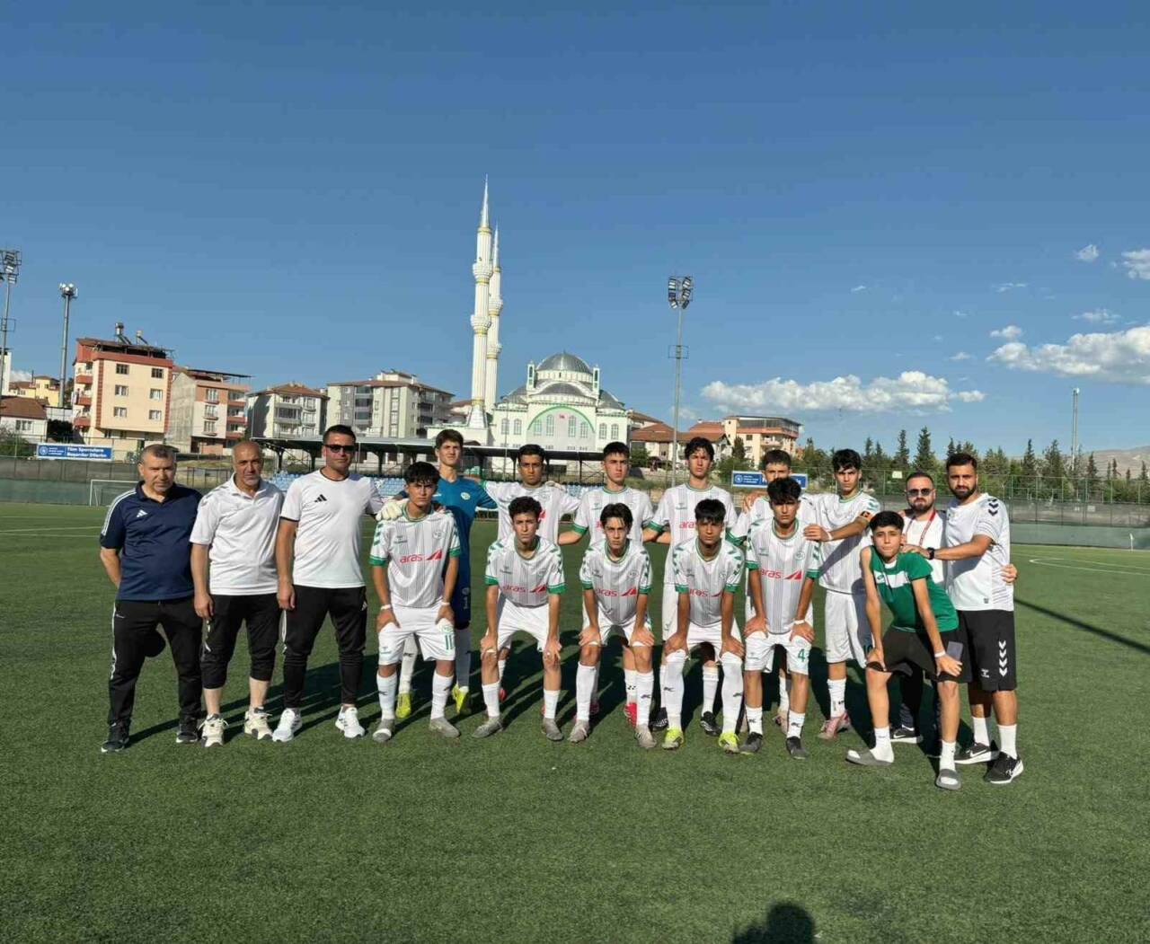 Malatya’da düzenlenen U15 Türkiye Şampiyonası ikinci tur müsabakalarında rakiplerini geride