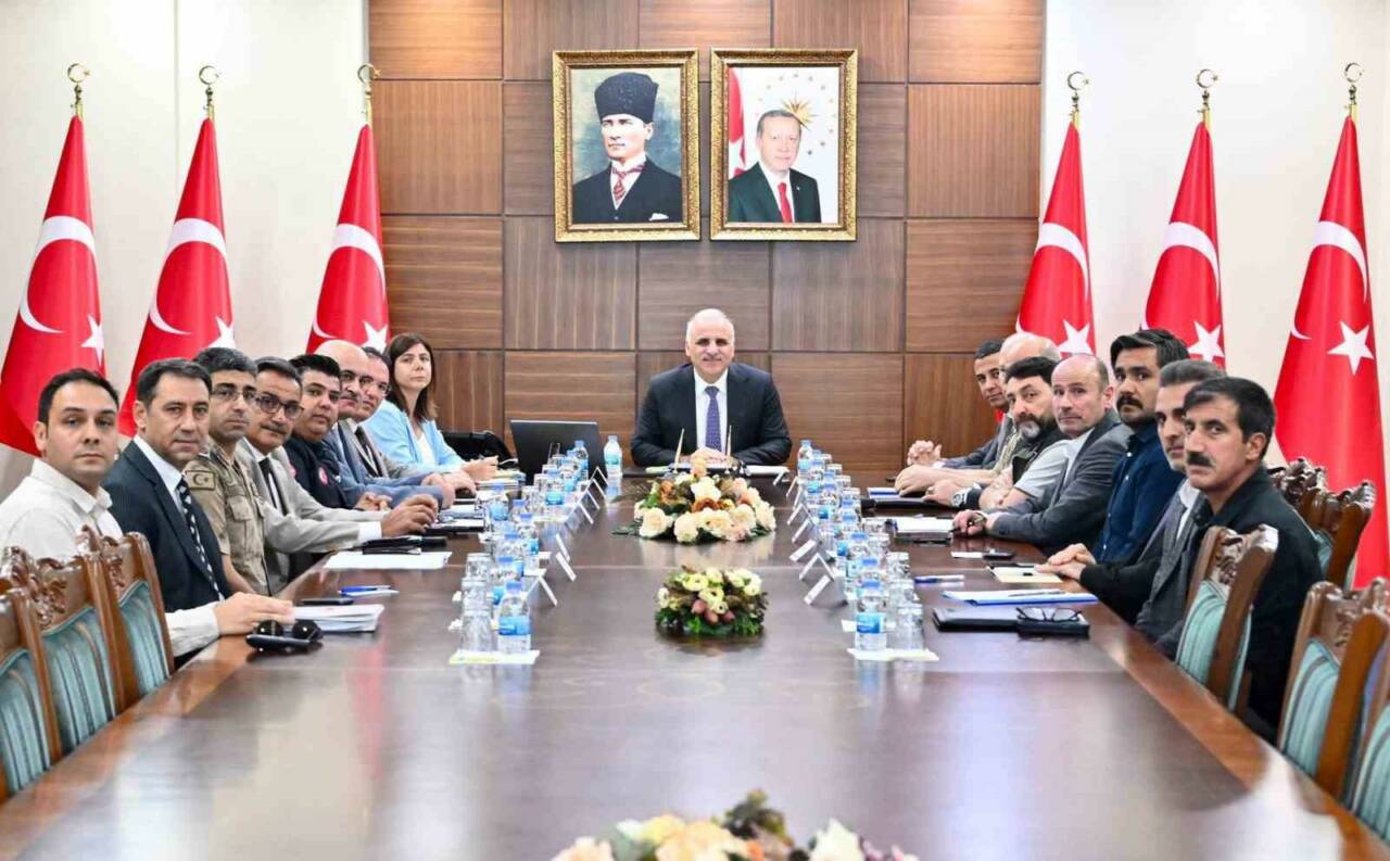 Diyarbakır Valisi Murat Zorluoğlu başkanlığında, kent genelinde hasat döneminin başlamasıyla
