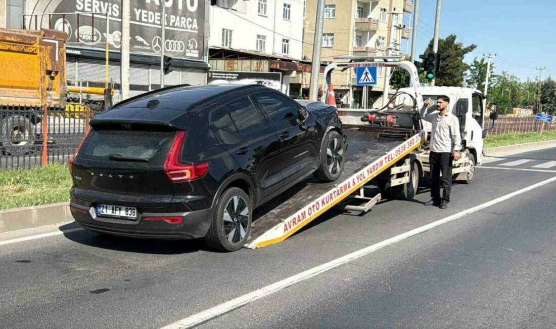 Diyarbakır’da yolun karşısına geçmeye çalışan yaya, aracın çarpması sonucu ağır