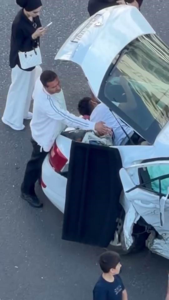 Diyarbakır'ın Kayapınar ilçesinde iki otomobilin çarpışması sonucu meydana gelen kazada