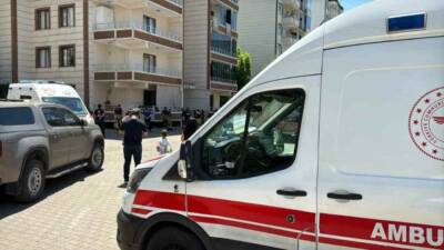 Diyarbakır’da apartman dairesinde klima kaynaklı çıkan yangın itfaiyenin müdahalesiyle büyümeden
